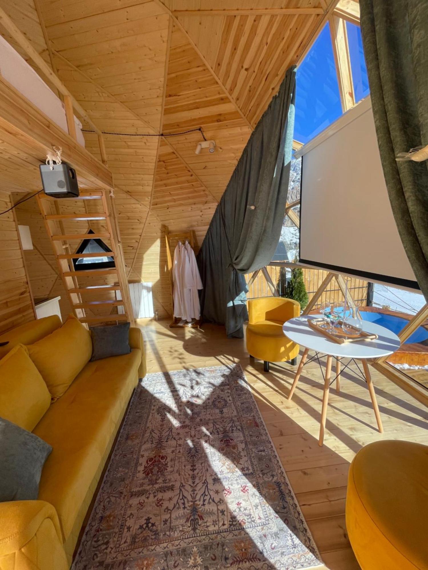 Gabua Glamping Villa Kazbegi Eksteriør billede
